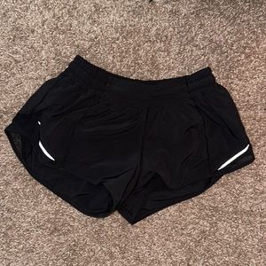 Lululemon Hotty Hot 2.5” Low Rise Shorts